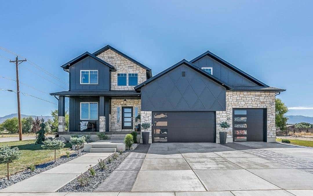 contrast-exterior-home-design-trends-Weaver-Barrie