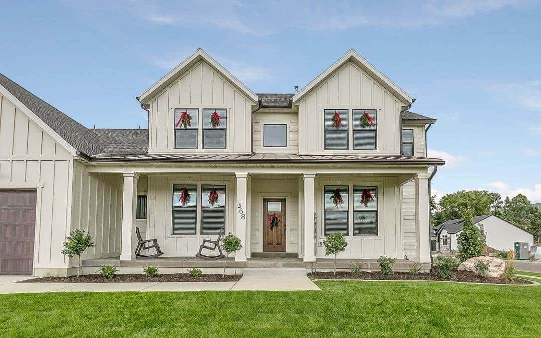 vertical-siding-exterior-home-design-trends-Weaver-Exterior