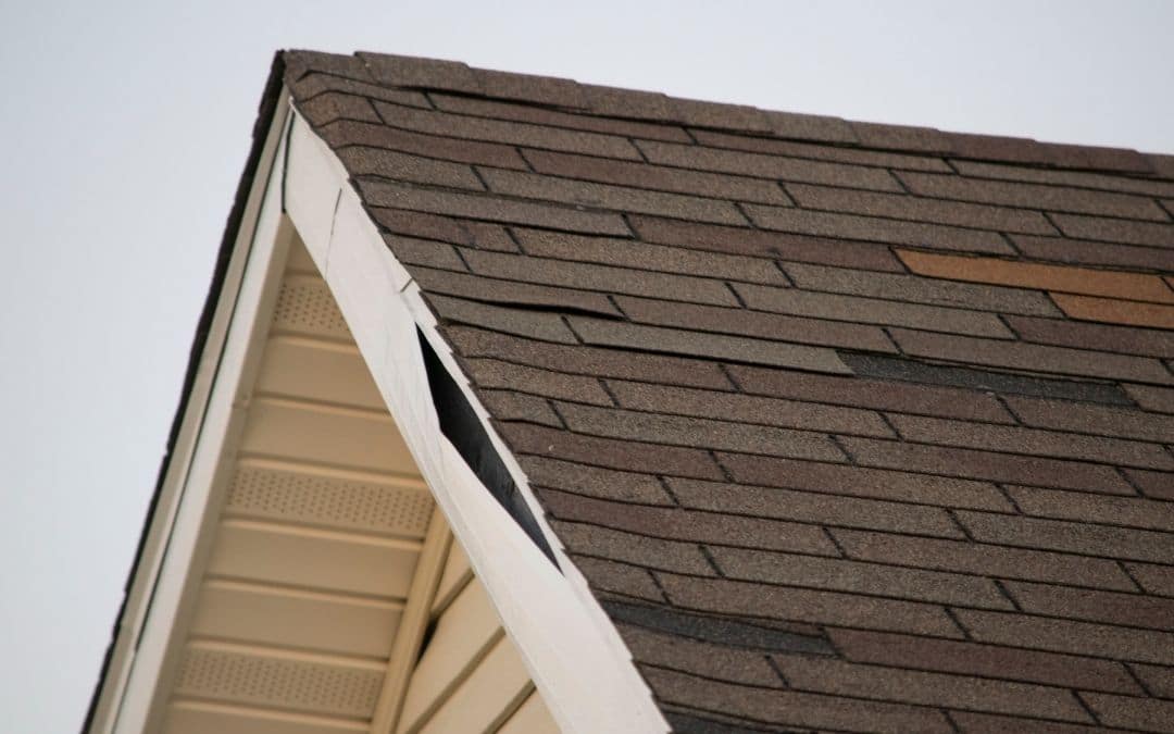 soffit-and-fascia-disrepair-on-resale-home-Weaver-Barrie