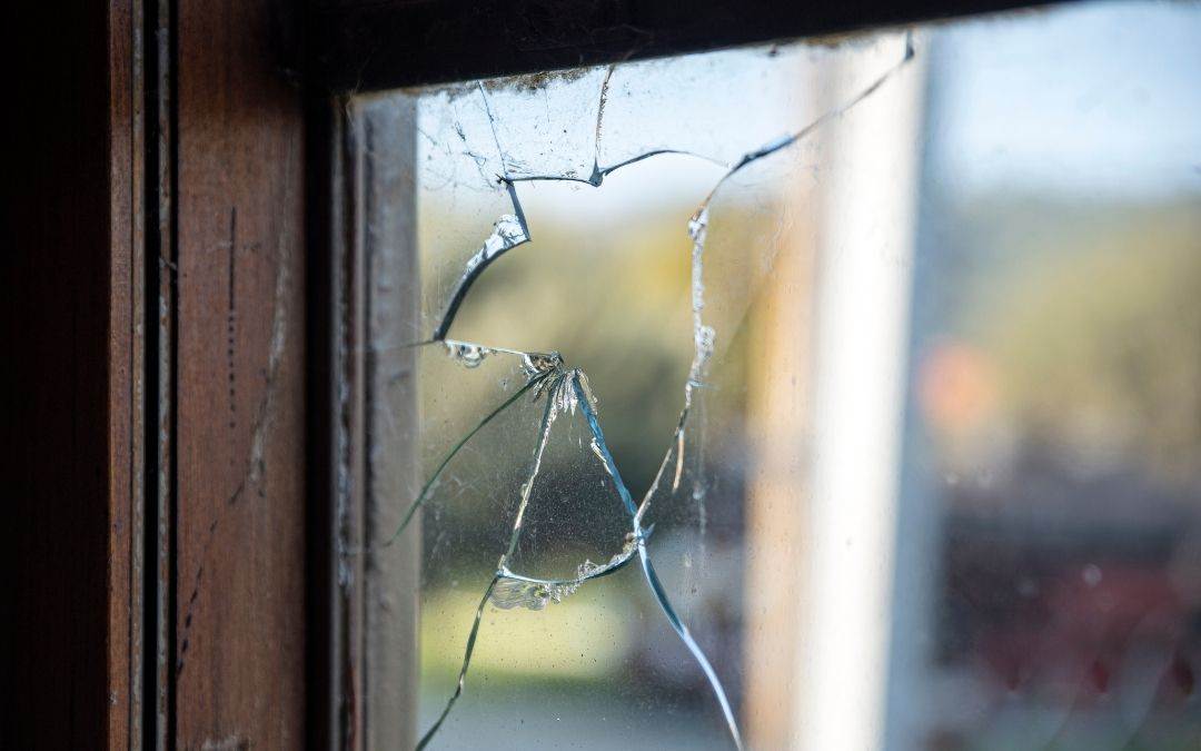 cracks-in-windows-whats-wrong-with-my-windows-Weaver-Exterior
