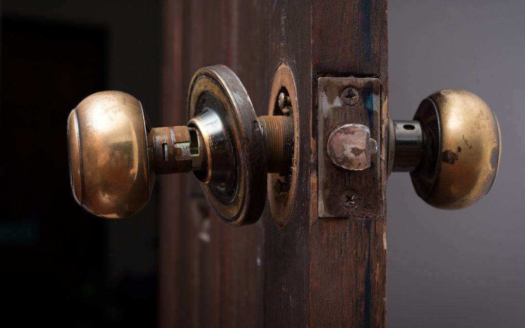 home-security-tips-for-the-holidays-secure-your-front-door