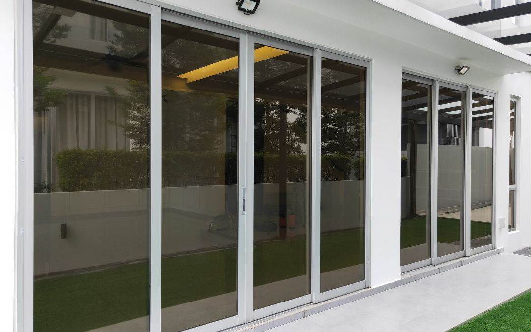 thermochromic-glass-windows-for-energy-efficiency-latest-innovations-in-windows-and-doors