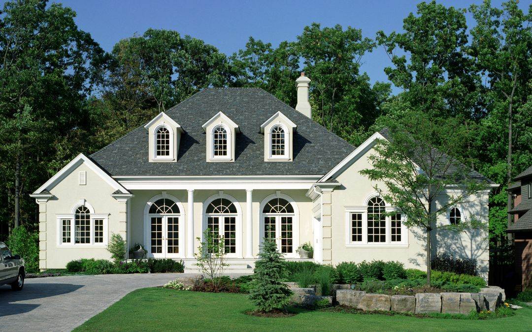 2024-home-exterior-design-trends-cozy-modern